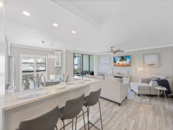 Bayfront Luxury Vacation Condo in Marco Island Sleeps 4