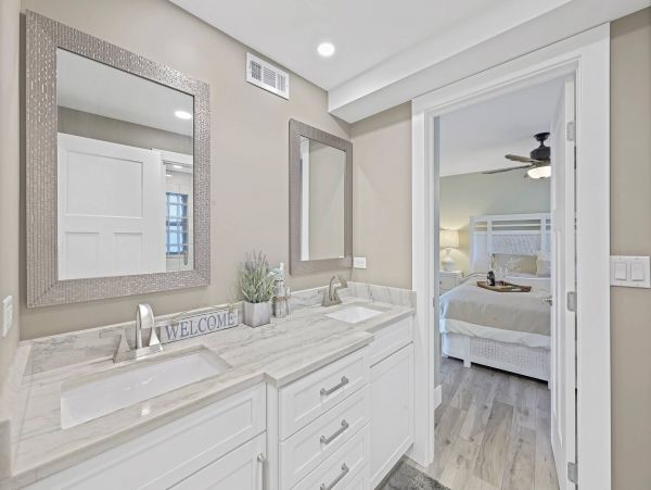 Bayfront Luxury Vacation Condo in Marco Island Sleeps 4
