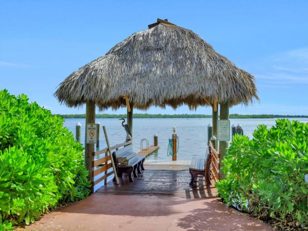 Bayfront Luxury Vacation Condo in Marco Island Sleeps 4
