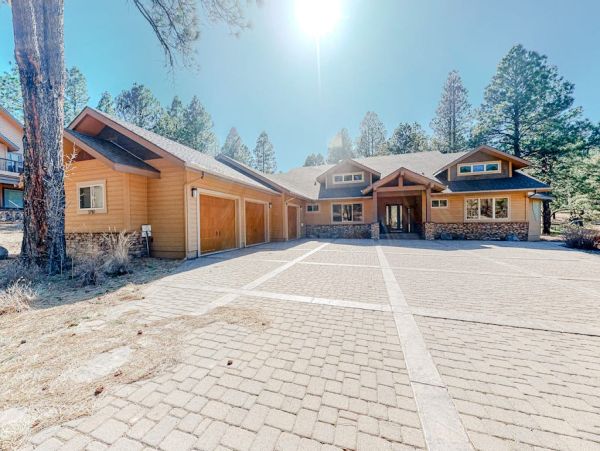 Flagstaff Vacation Rental - Luxury Golf Course Estate