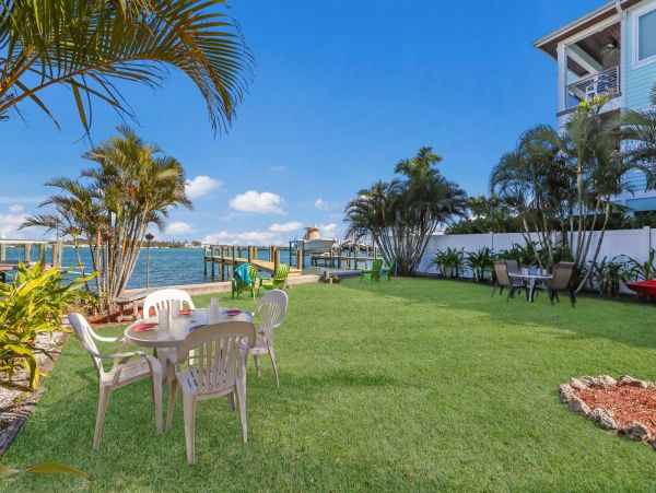 Charming First Floor Vacation Rental with Bay View
