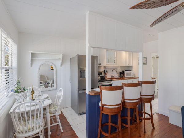 Charming First Floor Vacation Rental with Bay View