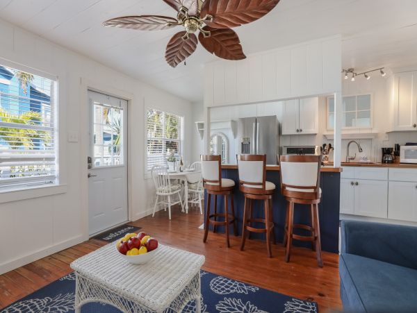 Charming First Floor Vacation Rental with Bay View