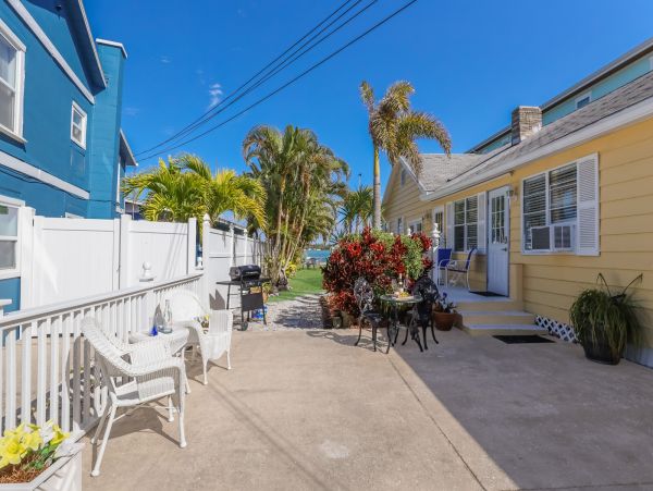 Charming First Floor Vacation Rental with Bay View