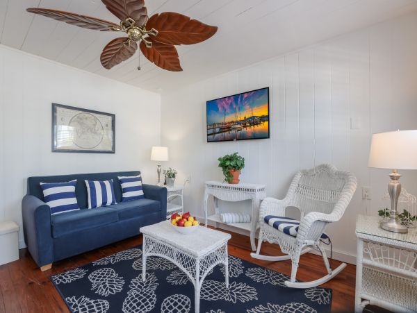 Charming First Floor Vacation Rental with Bay View