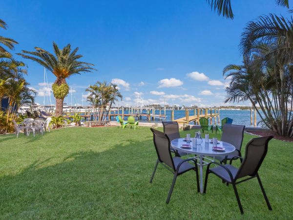 Charming First Floor Vacation Rental with Bay View