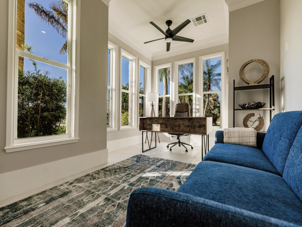 Luxury Vacation Home in Naples with Caged Pool -  Walk to Beach