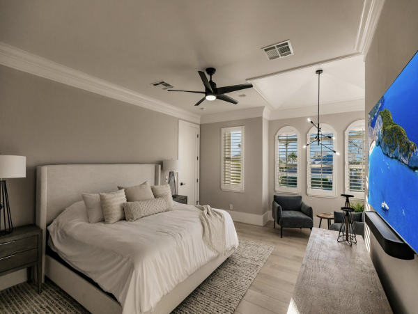 Luxury Vacation Home in Naples with Caged Pool -  Walk to Beach
