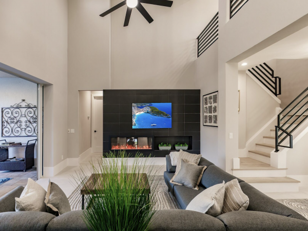 Luxury Vacation Home in Naples with Caged Pool -  Walk to Beach