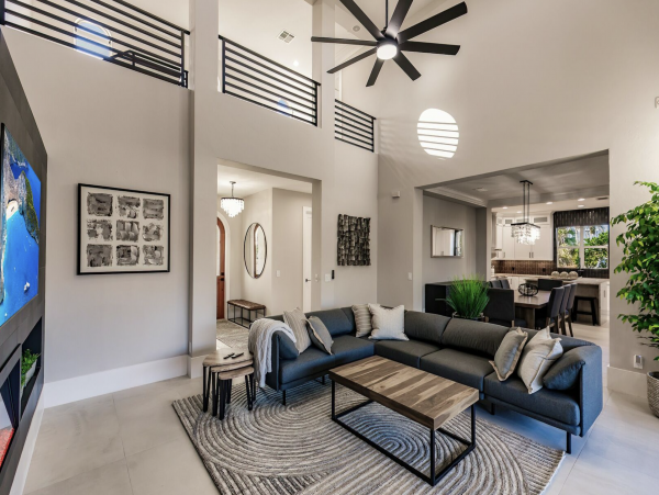 Luxury Vacation Home in Naples with Caged Pool -  Walk to Beach