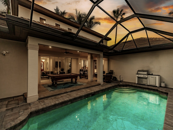 Luxury Vacation Home in Naples with Caged Pool -  Walk to Beach