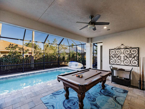 Luxury Vacation Home in Naples with Caged Pool -  Walk to Beach