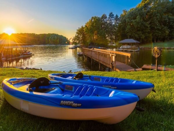Lake Front Luxury Vacation Home in North Carolina Sleeps 12