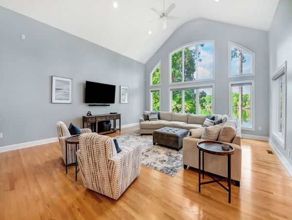 Lake Front Luxury Vacation Home in North Carolina Sleeps 12