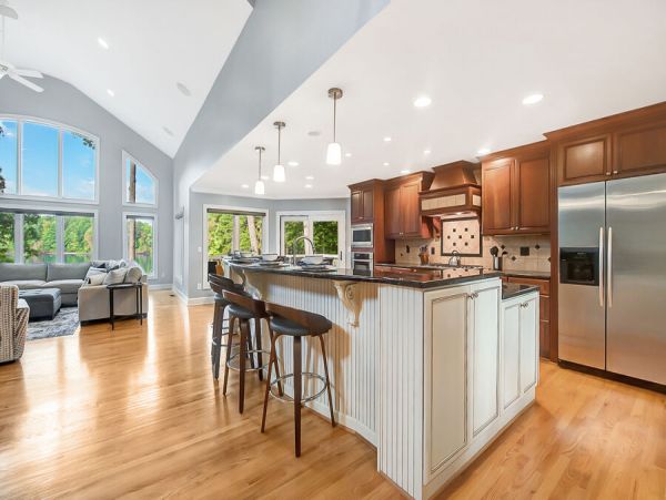 Lake Front Luxury Vacation Home in North Carolina Sleeps 12