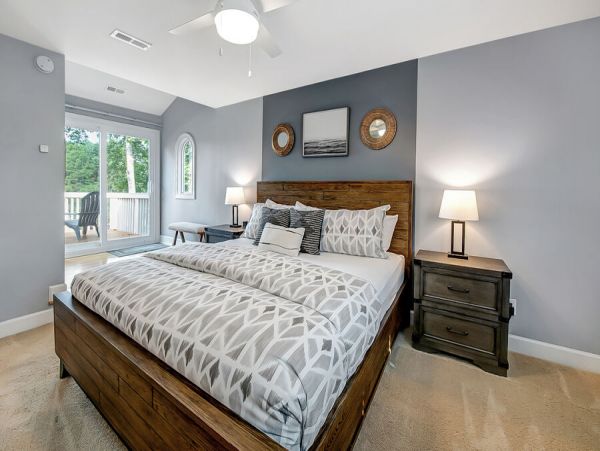 Lake Front Luxury Vacation Home in North Carolina Sleeps 12