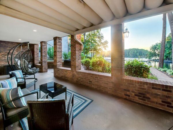 Lake Front Luxury Vacation Home in North Carolina Sleeps 12