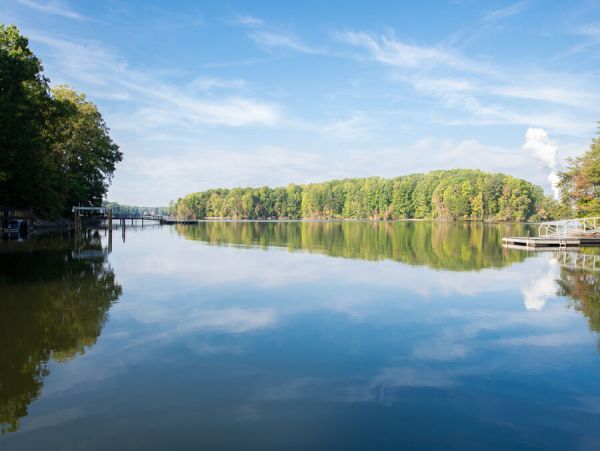 Lake Front Luxury Vacation Home in North Carolina Sleeps 12