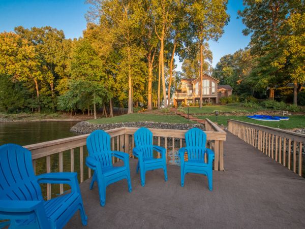 Lake Front Luxury Vacation Home in North Carolina Sleeps 12