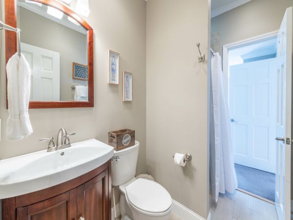 Waterfront Luxury Four Bedroom Rental Home in Lake Norman