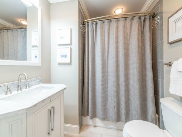 Waterfront Luxury Four Bedroom Rental Home in Lake Norman