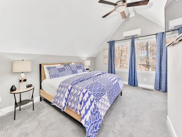 Waterfront Luxury Four Bedroom Rental Home in Lake Norman