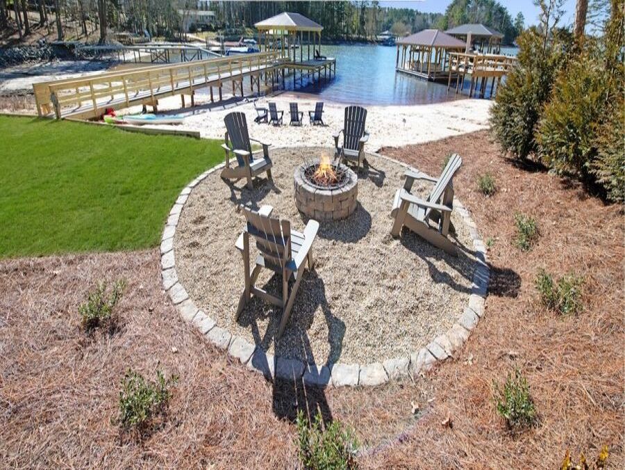 Waterfront Luxury Four Bedroom Rental Home in Lake Norman