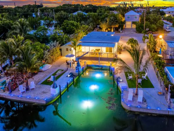 Canal Front Four Bedroom Vacation Home in Key Largo with Dock