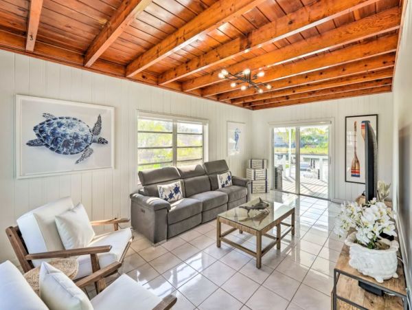 Canal Front Four Bedroom Vacation Home in Key Largo with Dock