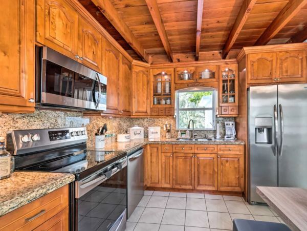 Canal Front Four Bedroom Vacation Home in Key Largo with Dock