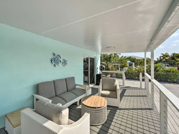 Canal Front Four Bedroom Vacation Home in Key Largo with Dock