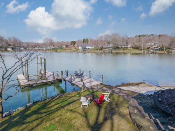 Lake Norman 5 Bedroom Home with Lake View
