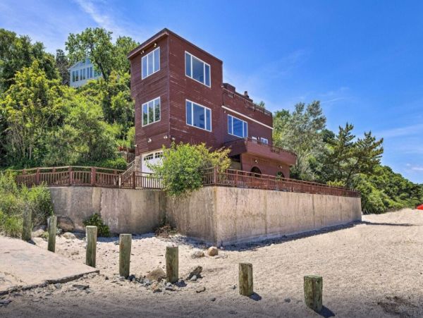 Wading River Vacation Home Three Bedroom On Beach