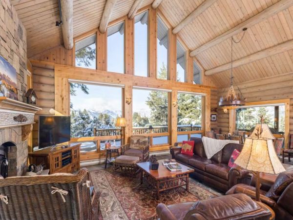 4 Bedroom + Loft Vacation Home in Jackson with Hot Tub