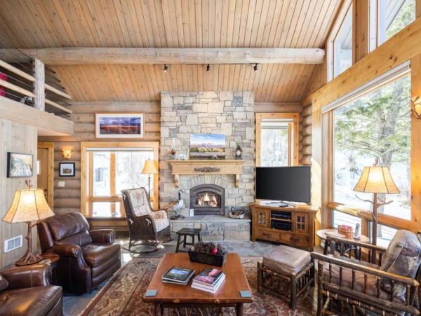 4 Bedroom + Loft Vacation Home in Jackson with Hot Tub