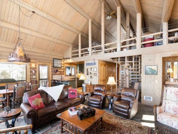 4 Bedroom + Loft Vacation Home in Jackson with Hot Tub
