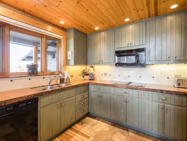 4 Bedroom + Loft Vacation Home in Jackson with Hot Tub