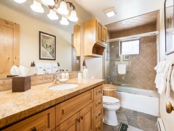 4 Bedroom + Loft Vacation Home in Jackson with Hot Tub