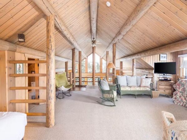 4 Bedroom + Loft Vacation Home in Jackson with Hot Tub