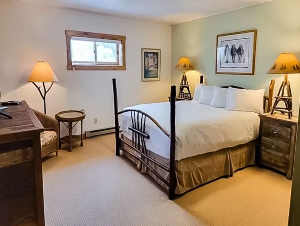 4 Bedroom + Loft Vacation Home in Jackson with Hot Tub