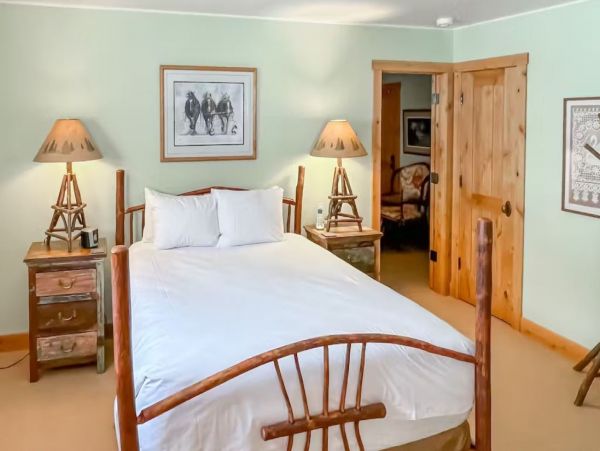 4 Bedroom + Loft Vacation Home in Jackson with Hot Tub