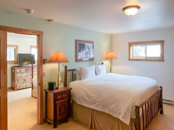 4 Bedroom + Loft Vacation Home in Jackson with Hot Tub