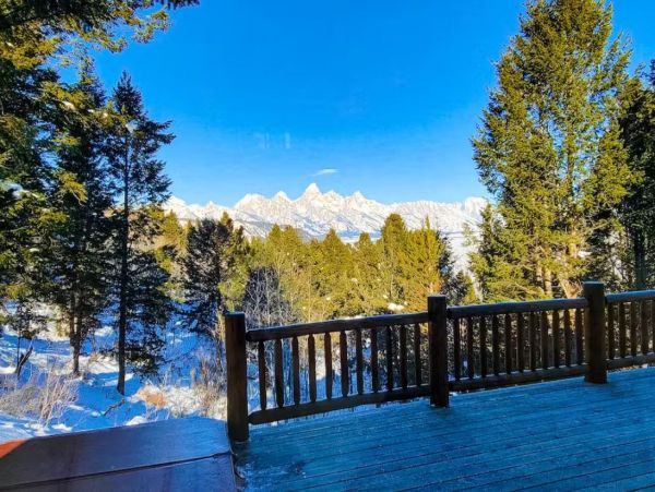 4 Bedroom + Loft Vacation Home in Jackson with Hot Tub
