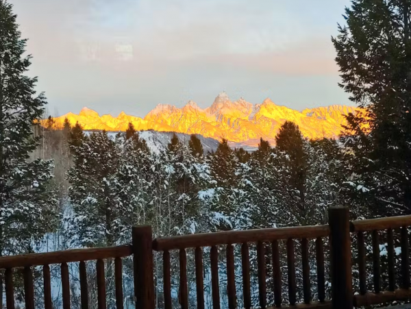 4 Bedroom + Loft Vacation Home in Jackson with Hot Tub