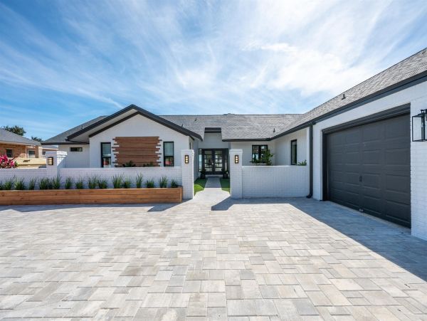 Navarre Beach Waterfront Luxury Vacation Home with Private Beach