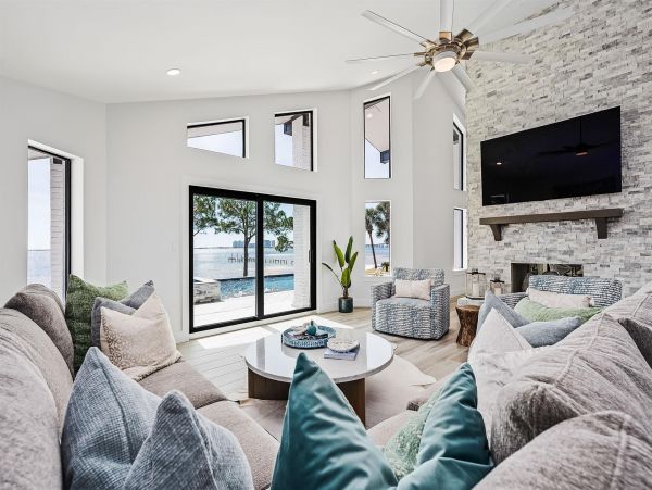 Navarre Beach Waterfront Luxury Vacation Home with Private Beach