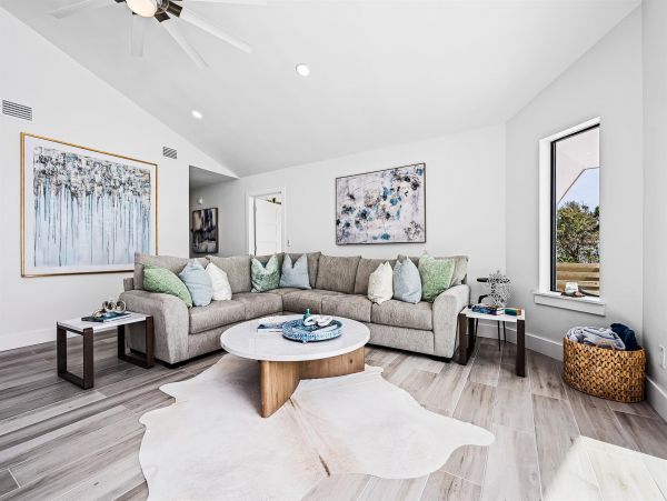 Navarre Beach Waterfront Luxury Vacation Home with Private Beach