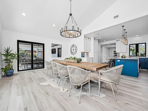 Navarre Beach Waterfront Luxury Vacation Home with Private Beach