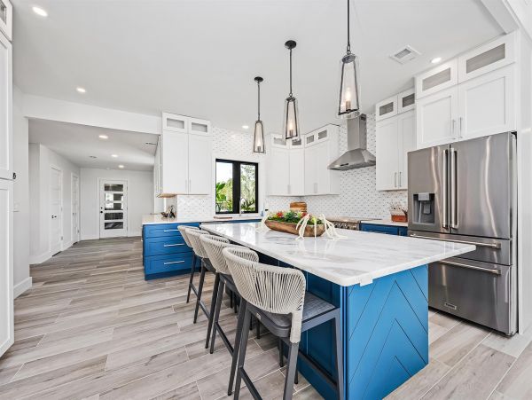 Navarre Beach Waterfront Luxury Vacation Home with Private Beach