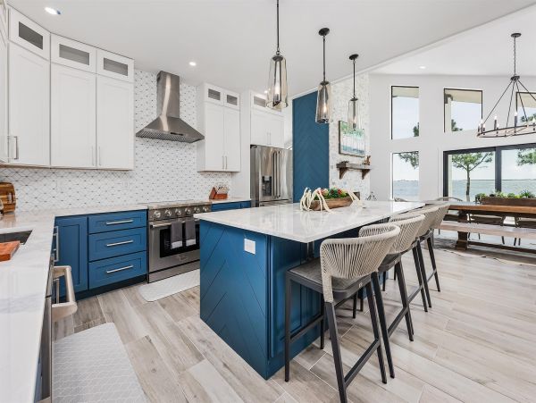 Navarre Beach Waterfront Luxury Vacation Home with Private Beach